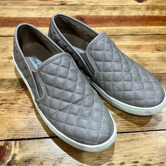 Steve Madden slip on Quilted Ecentrcq  shoes color: Nude - Picture 2 of 12